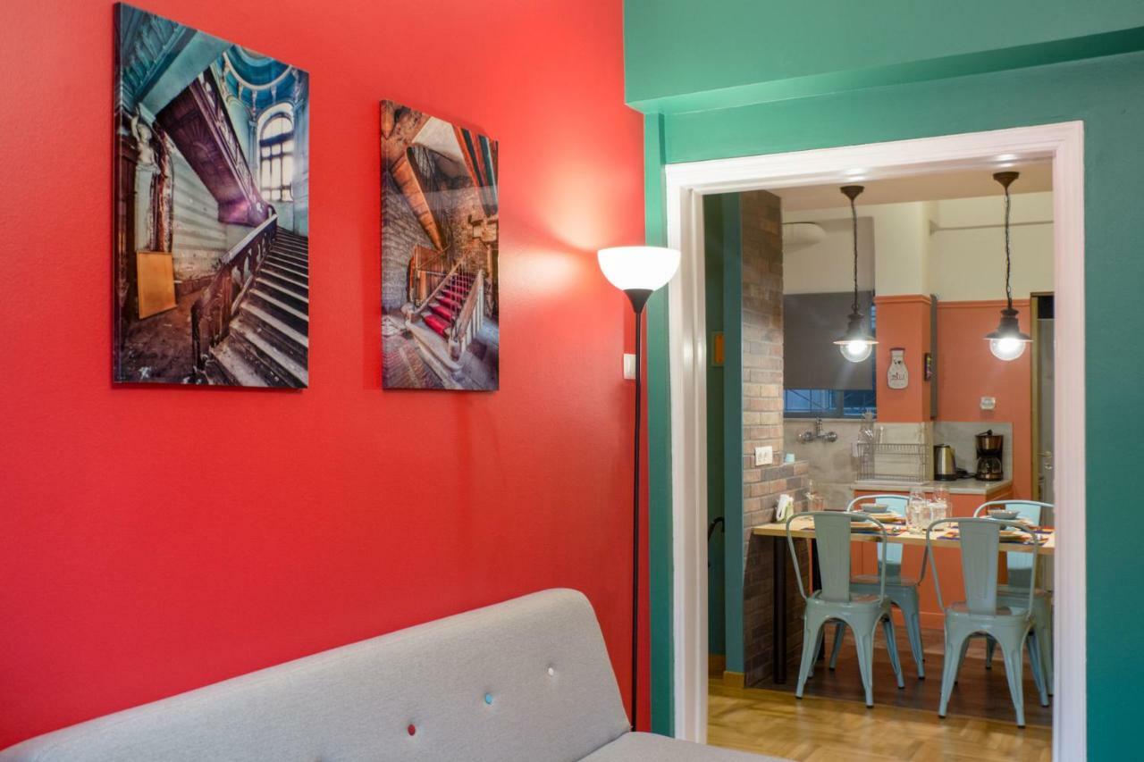 "Casa De Colores", Next To The Metro Athènes Extérieur photo