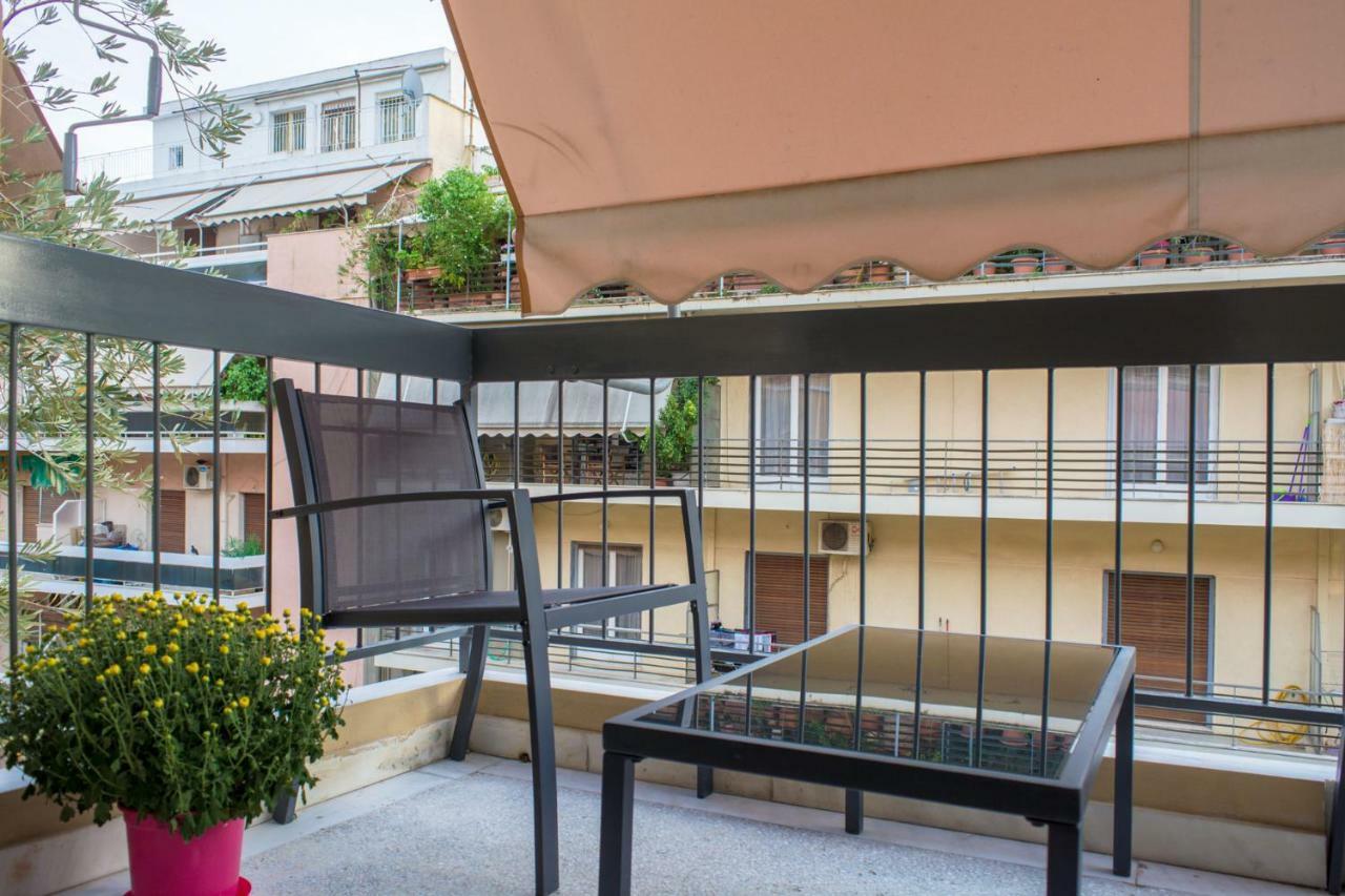 "Casa De Colores", Next To The Metro Athènes Extérieur photo