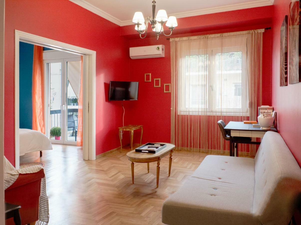 "Casa De Colores", Next To The Metro Athènes Extérieur photo