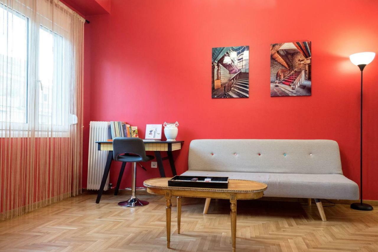 "Casa De Colores", Next To The Metro Athènes Extérieur photo
